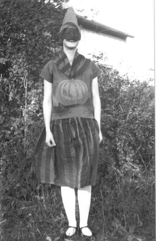 Halloween-WC_Halloween_Woman_1929