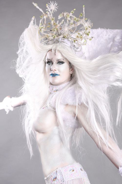 Bodypainted_Snow_Queen_(10508945396)